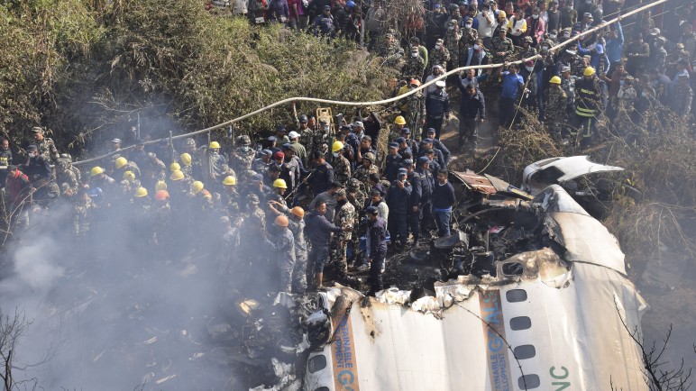 Un avión con 72 pasajeros se estrelló en Nepal por causas desconocidas